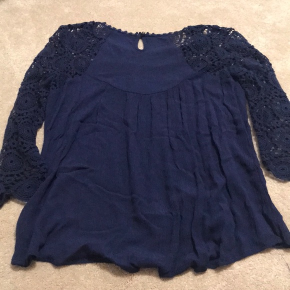 Xhilaration Guaze and Lace Top - Picture 4 of 4